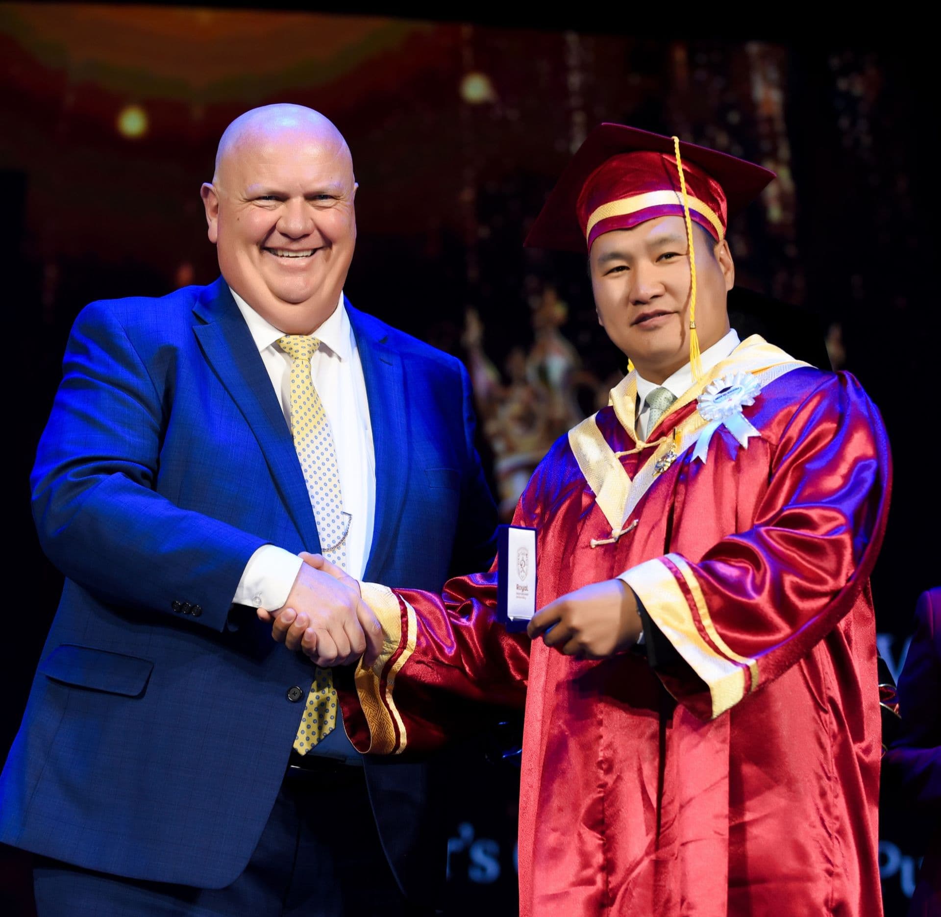 Diploma presentation with an international partner